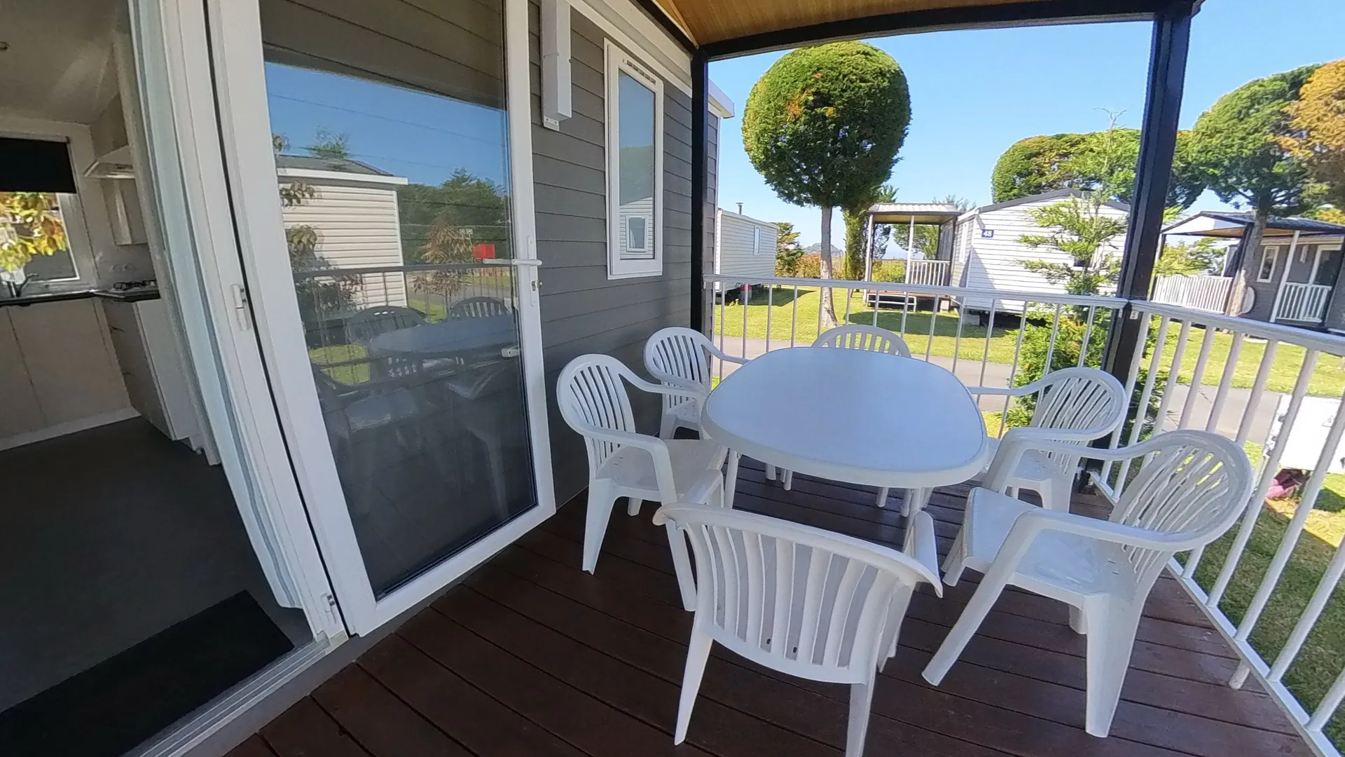terras van de mobile home Marina en Marina Park Camping Playa Joyel