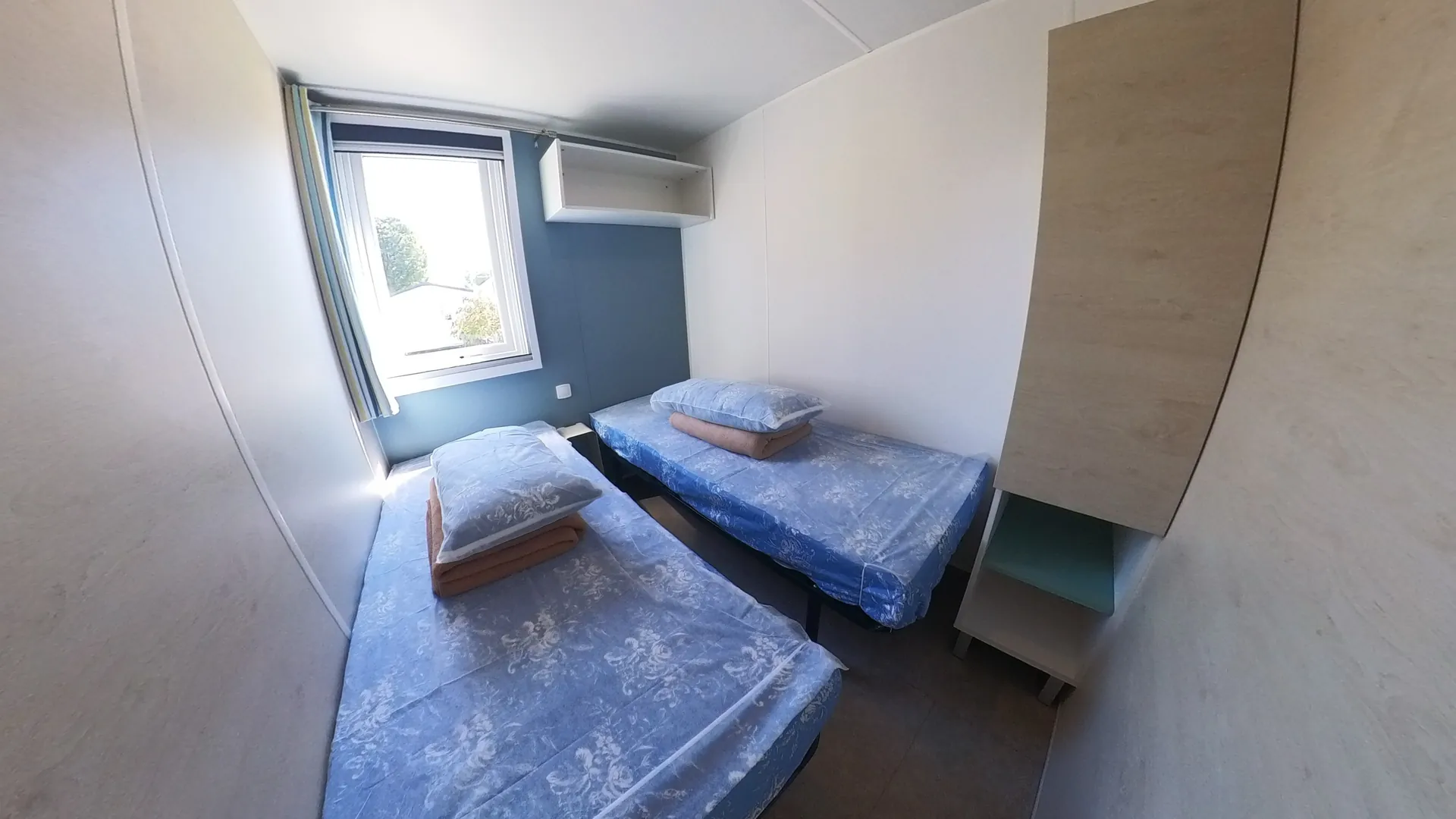 kamer van de mobile home Marina en Marina Park Camping Playa Joyel
